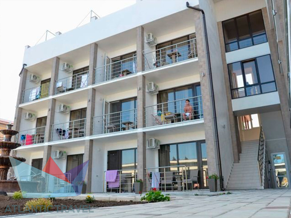 Отель Близнецы, Затока